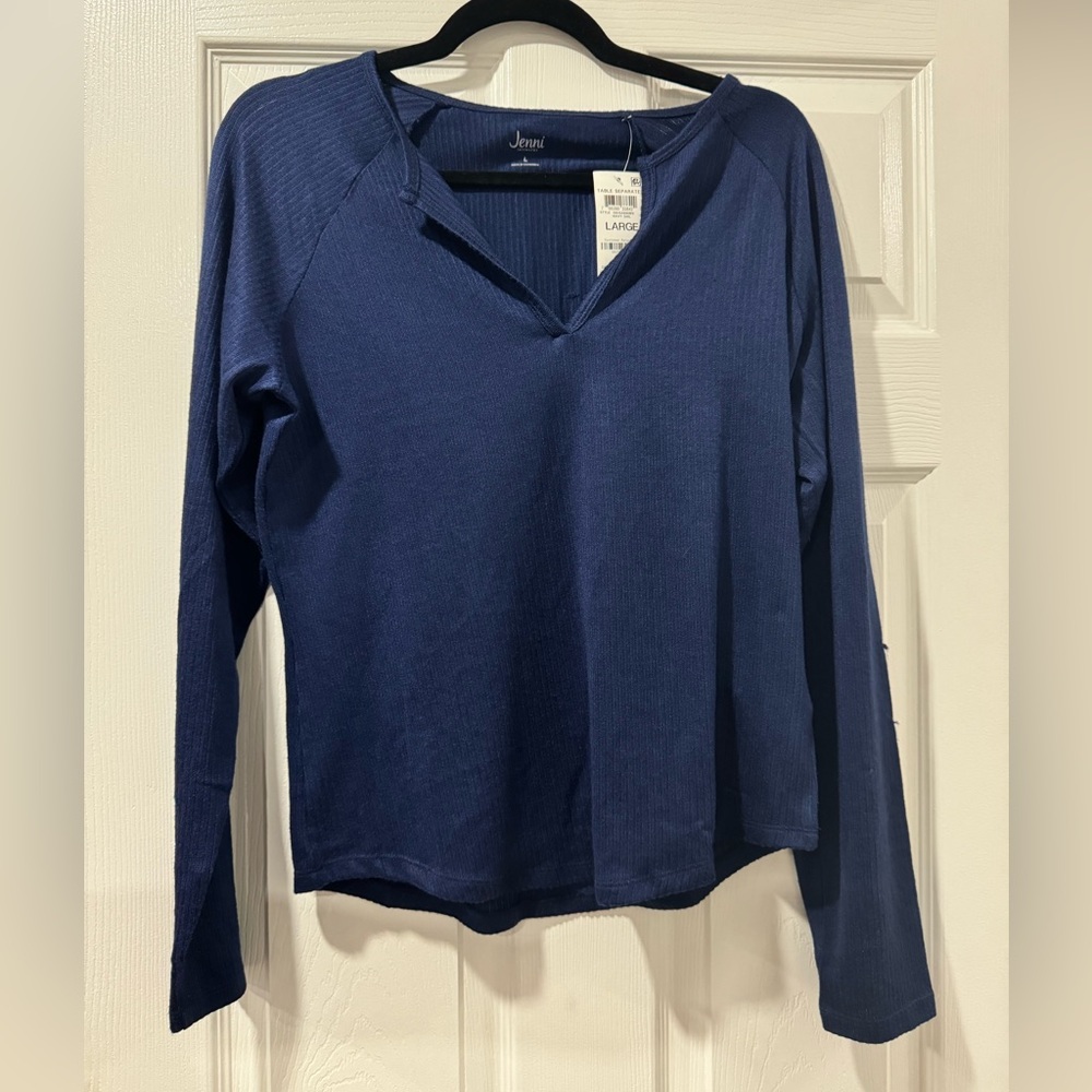 Jenni sweeter,blue new with tags,some threads out look pictures,Smoke free House